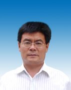 崔世范：高級教師，國家級骨干教師，省優(yōu)秀班