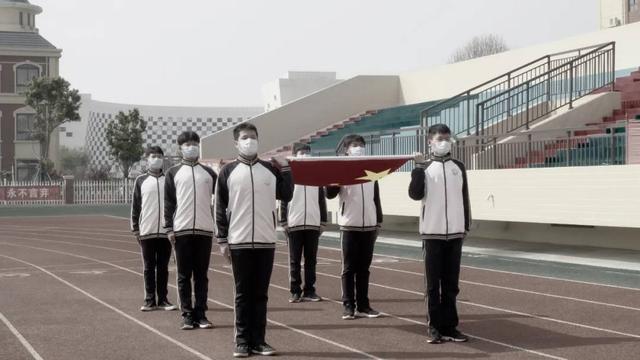 南陽一完學(xué)校志哀活動(dòng)：高中部的校長(zhǎng)講話火了