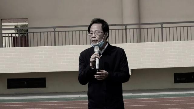 南陽一完學(xué)校志哀活動(dòng)：高中部的校長(zhǎng)講話火了
