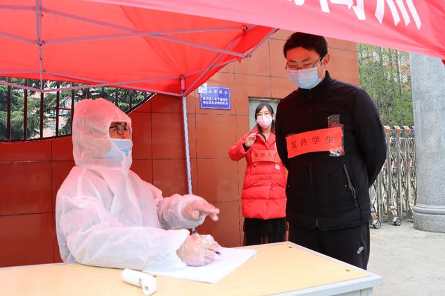 市教育局對南陽一中、南陽五中高三開學(xué)準(zhǔn)備工作開展檢查驗(yàn)收