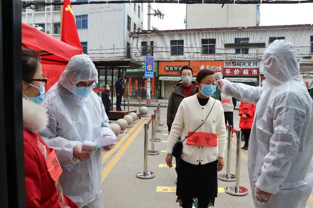 市教育局對南陽一中、南陽五中高三開學(xué)準(zhǔn)備工作開展檢查驗(yàn)收