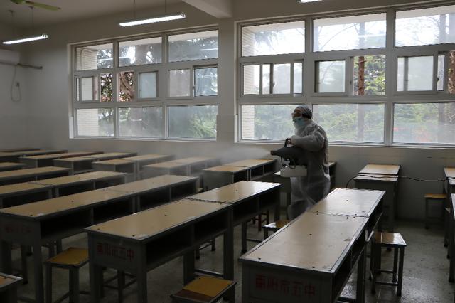 市教育局對南陽一中、南陽五中高三開學(xué)準(zhǔn)備工作開展檢查驗(yàn)收