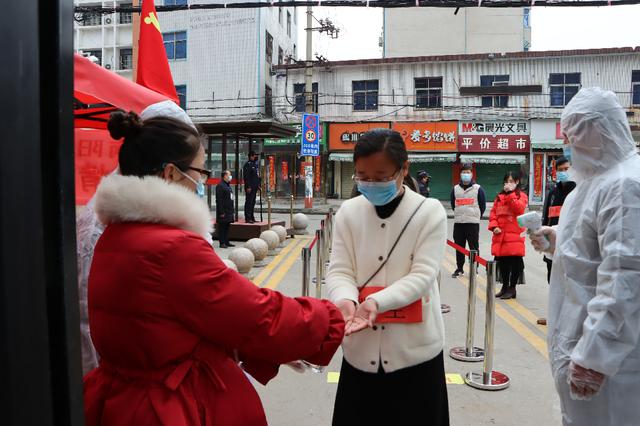 市教育局對南陽一中、南陽五中高三開學(xué)準(zhǔn)備工作開展檢查驗(yàn)收
