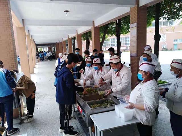 現(xiàn)場：南陽一中返校復學首日全流程：貼心、放心