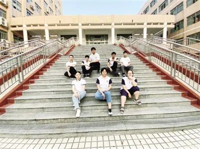 <a href='http://www.hzzczb.cn/tags/南陽二中/' target='_blank'><u>南陽市二中</u></a>數(shù)學(xué)建模社成員